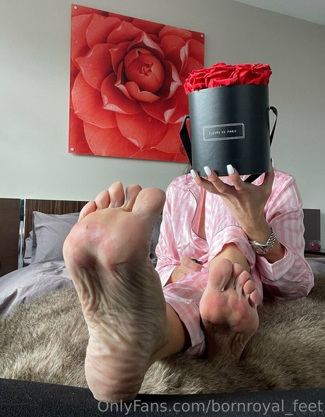 Bornroyal_feet