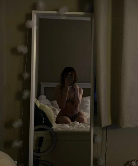 Foto di nudo di fuga di OnlyFans di Mushyeesandi