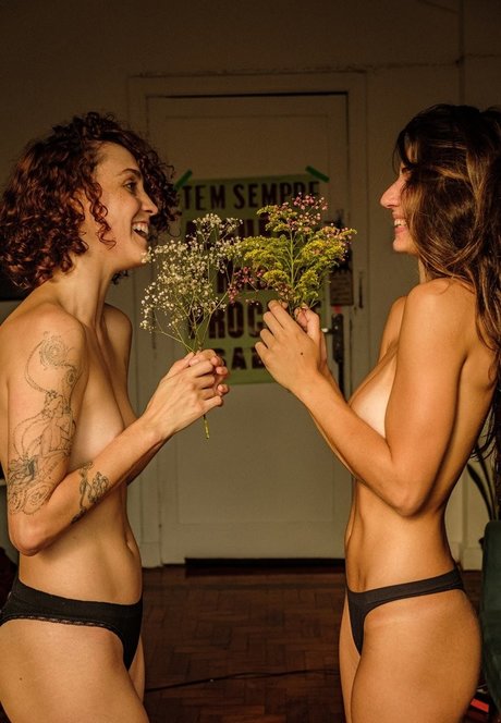 Foto di nudo di fuga di OnlyFans di Heloisa Hecchio
