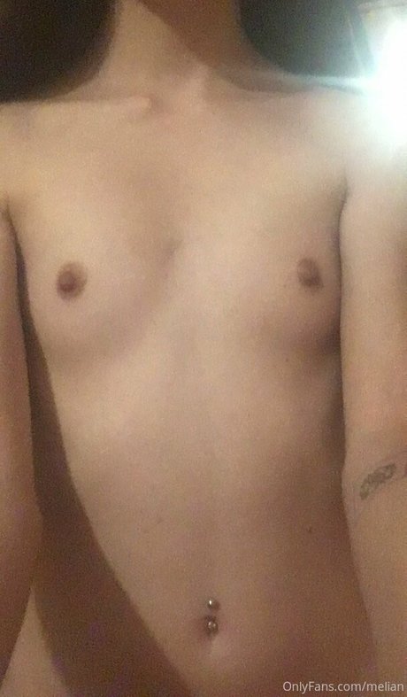 Foto di nudo di fuga di OnlyFans di Teenagertits