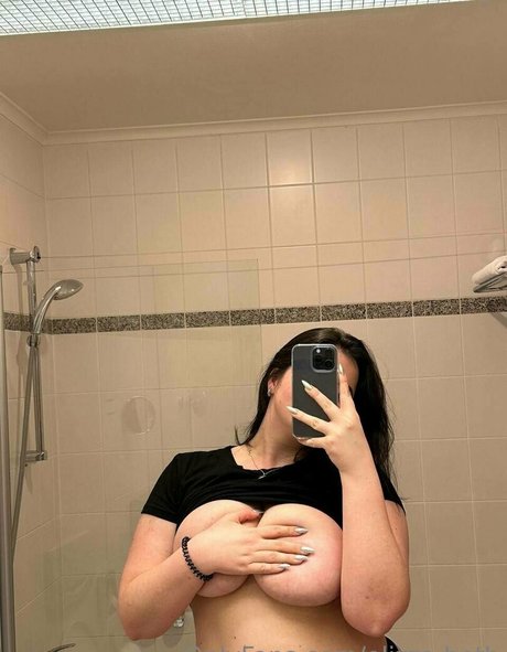Foto di nudo di fuga di OnlyFans di Elizzabeth