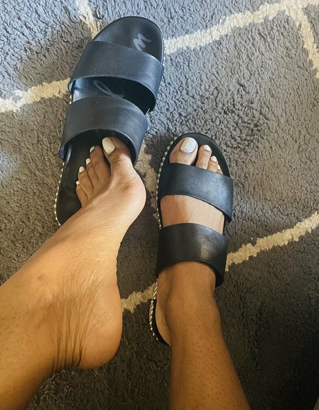 Foto di nudo di fuga di OnlyFans di Veefeet