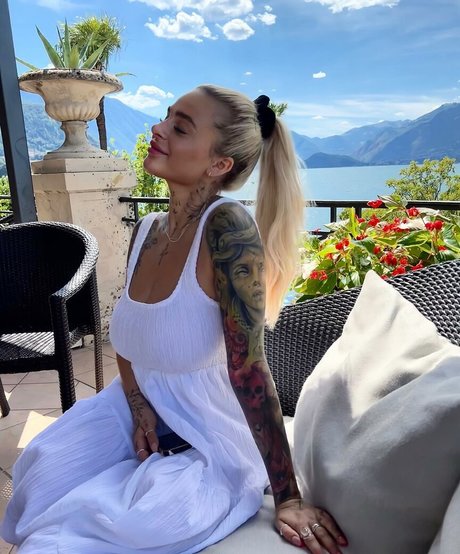Foto di nudo di fuga di OnlyFans di Angelika Kramer