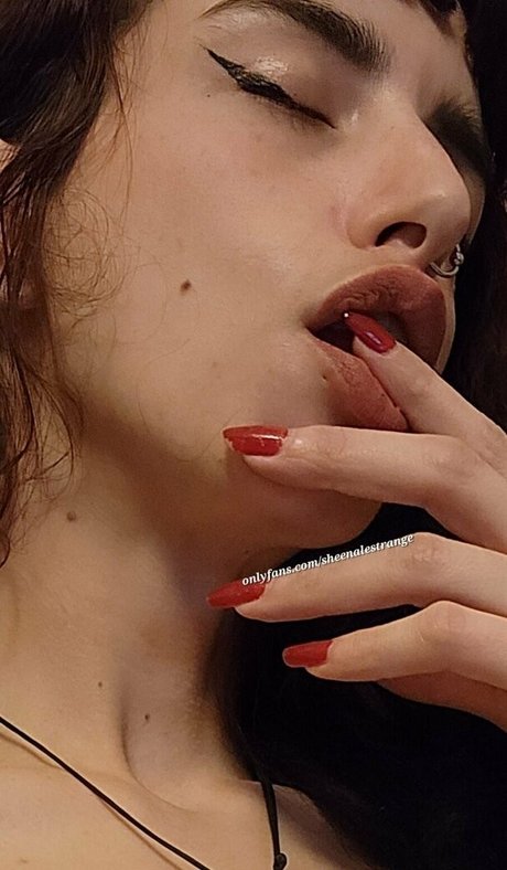 Foto di nudo di fuga di OnlyFans di Sheenalestrange