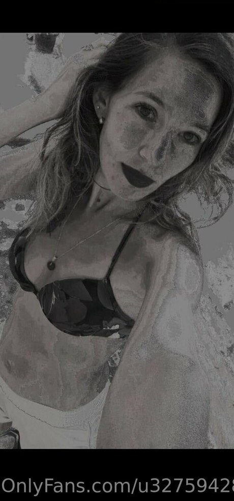 Foto di nudo di fuga di OnlyFans di Didifreshot