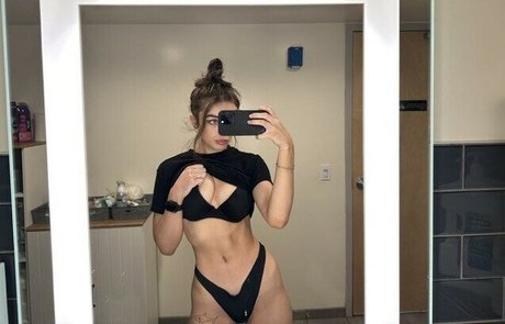 Foto di nudo di fuga di OnlyFans di Alyssa Keller
