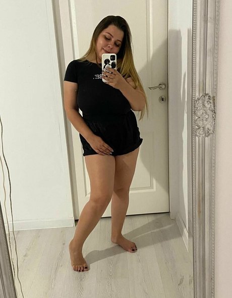 Foto di nudo di fuga di OnlyFans di Ariamoreu