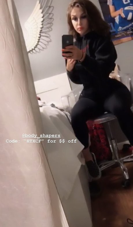 Chloe Flores