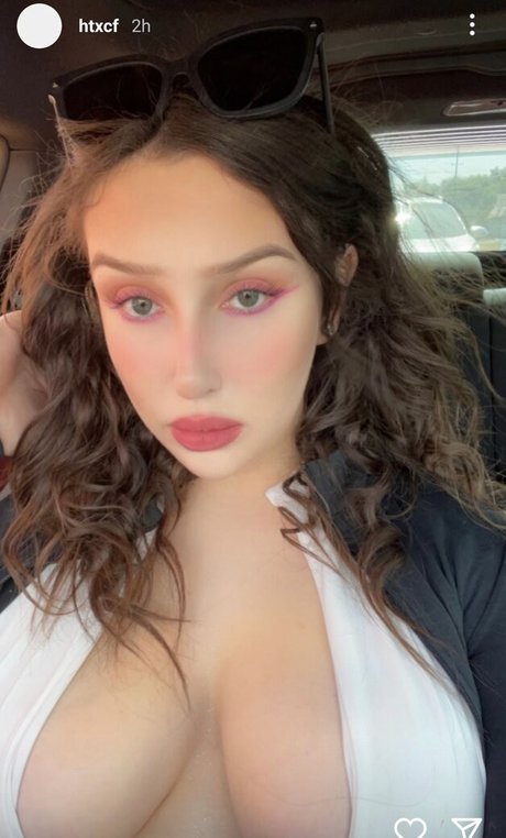 Chloe Flores