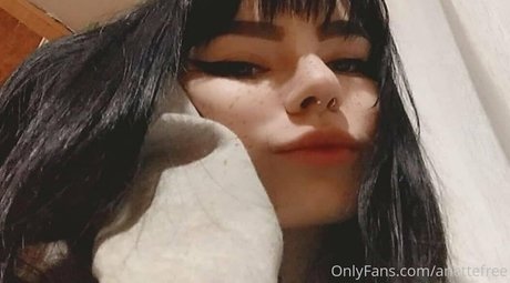 Foto di nudo di fuga di OnlyFans di Anettefree