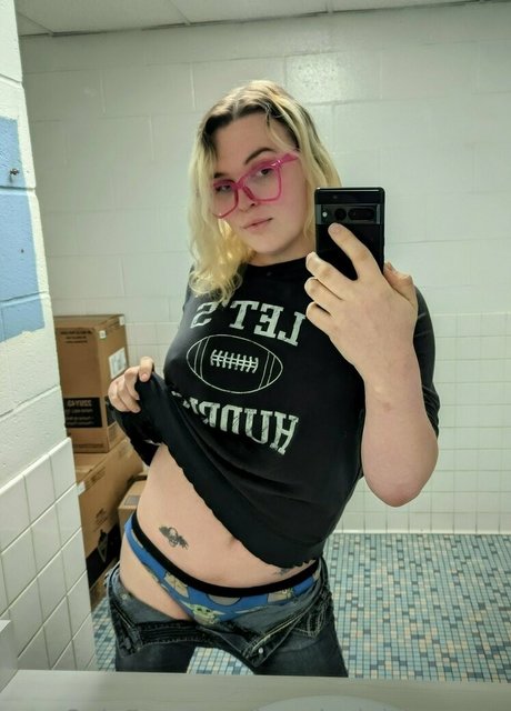 Foto di nudo di fuga di OnlyFans di Magicalgirlevefree