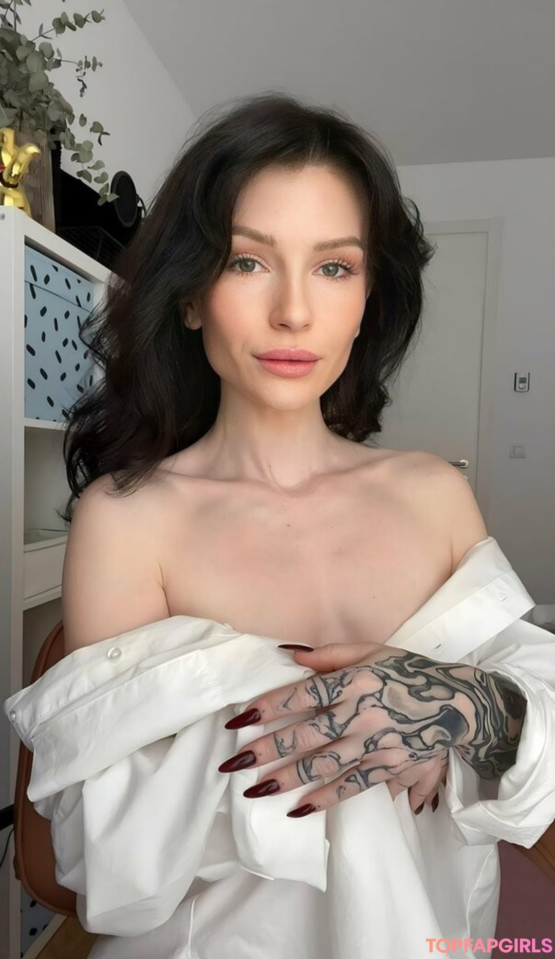 Foto di nudo di fuga di OnlyFans di Ernestatheguevara #4 Foto di nudo di fuga di OnlyFans di Ernestatheguevara #4