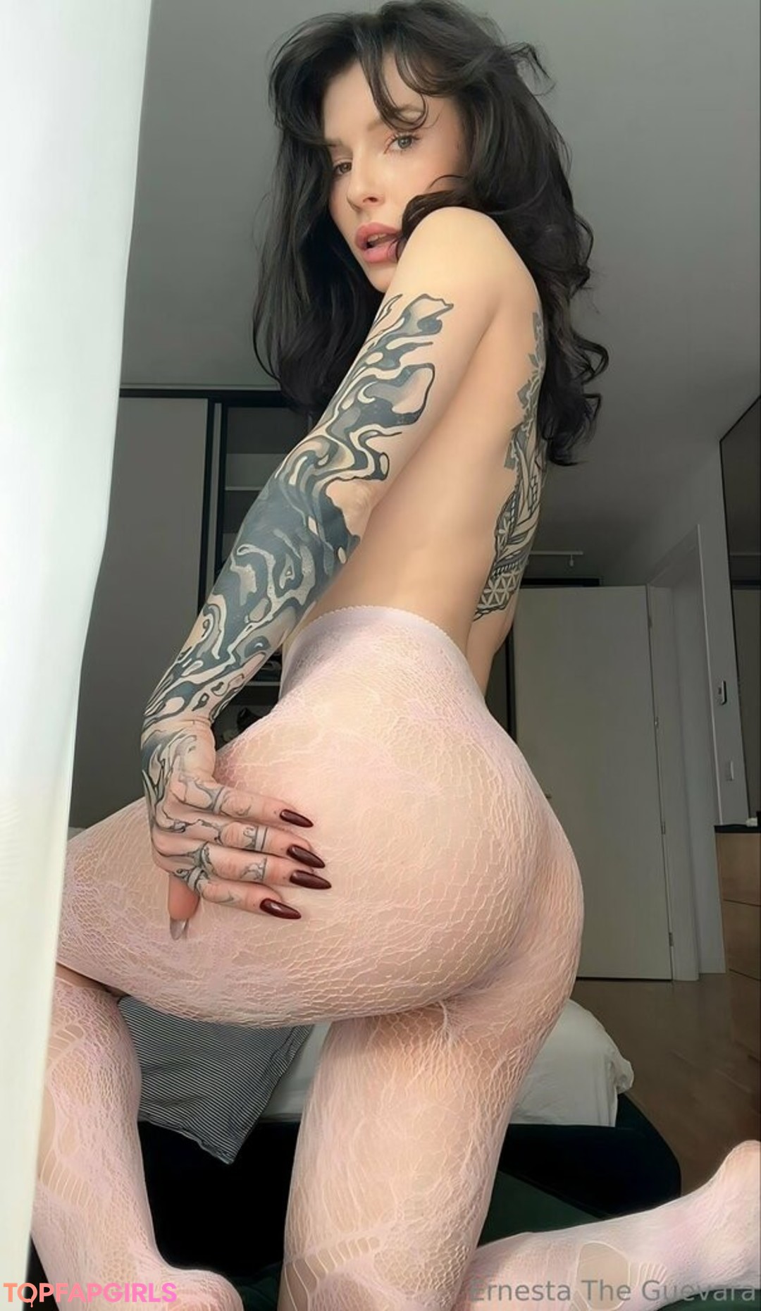 Foto di nudo di fuga di OnlyFans di Ernestatheguevara #5 Foto di nudo di fuga di OnlyFans di Ernestatheguevara #5