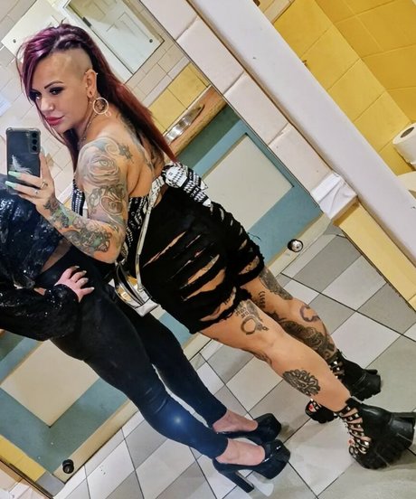Foto di nudo di fuga di OnlyFans di Louise Brereton