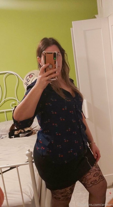 Foto di nudo di fuga di OnlyFans di Aniwan