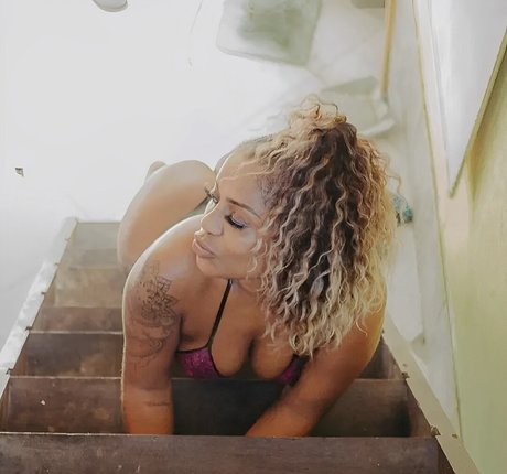 Foto di nudo di fuga di OnlyFans di Cariucha
