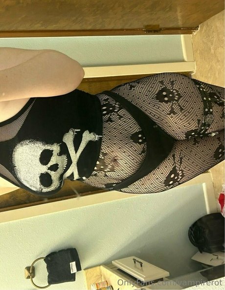 Foto di nudo di fuga di OnlyFans di Vampirerot