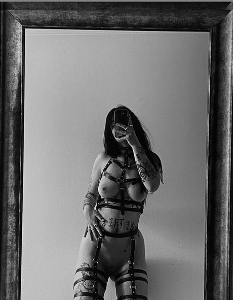 Foto di nudo di fuga di OnlyFans di Ziyamoranowoskjij