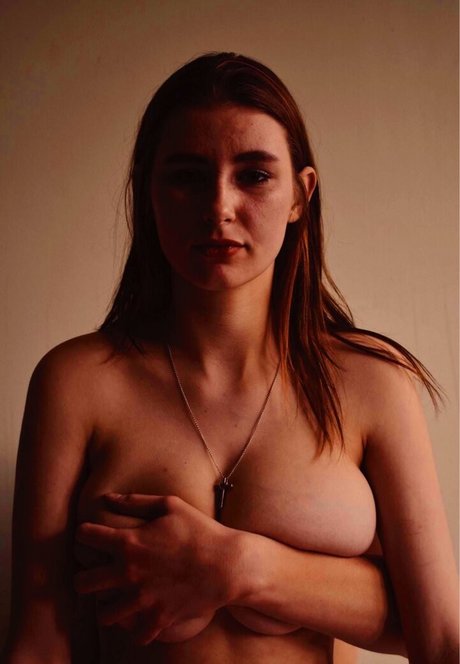 Foto di nudo di fuga di OnlyFans di Emily Ostafew