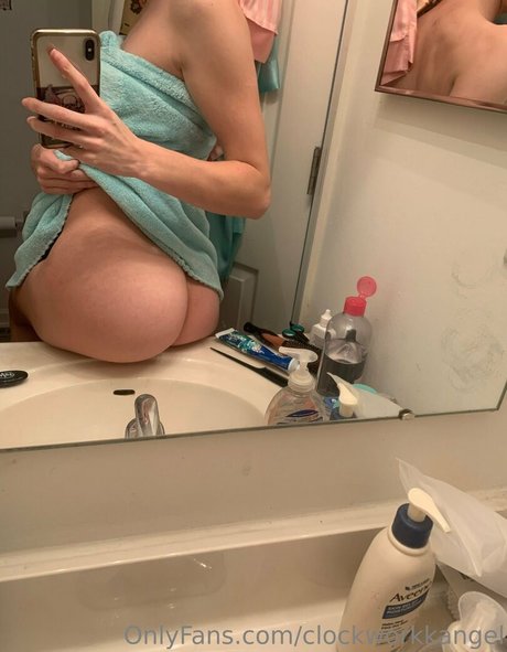 Foto di nudo di fuga di OnlyFans di Clockworkangel