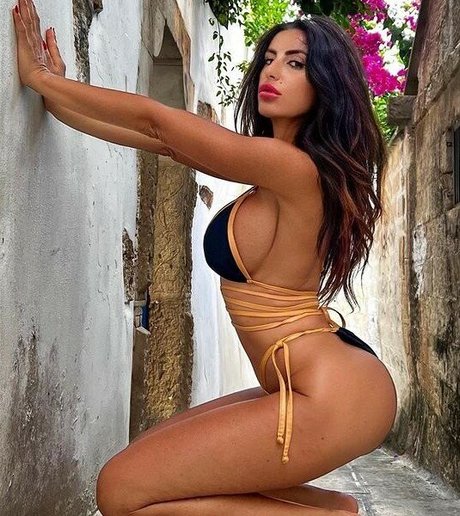Foto di nudo di fuga di OnlyFans di Simona Isceri