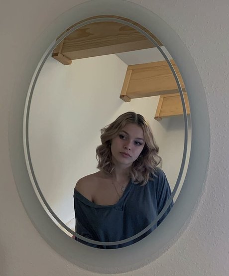 Foto di nudo di fuga di OnlyFans di Anika Grace