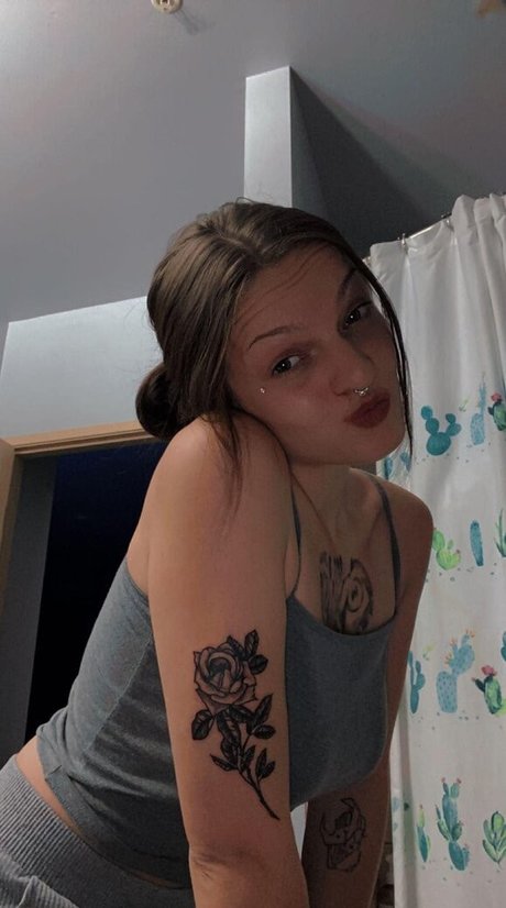 Foto di nudo di fuga di OnlyFans di Rhiannon Jena