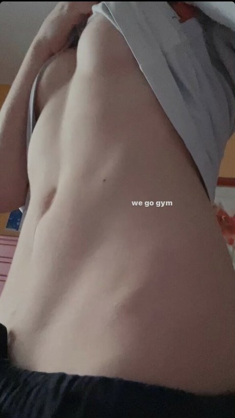 Foto di nudo di fuga di OnlyFans di Momosharkk