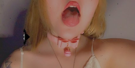 Foto di nudo di fuga di OnlyFans di Emiliarenblue