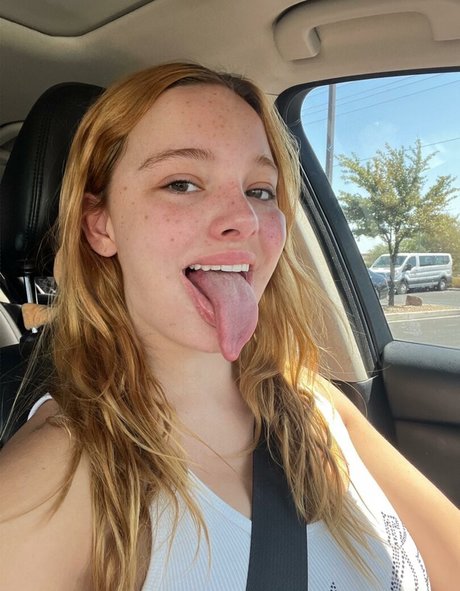 Foto di nudo di fuga di OnlyFans di Long Tongue Fetish