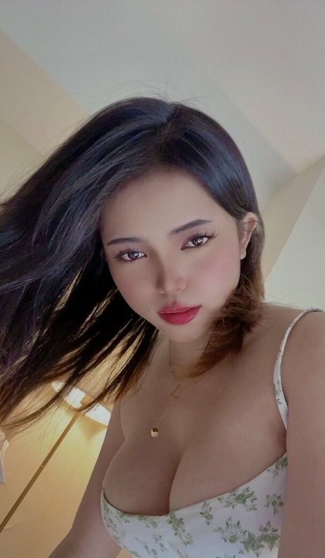 Foto di nudo di fuga di OnlyFans di Lalalyan