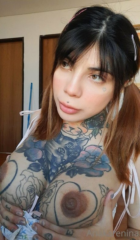 Foto di nudo di fuga di OnlyFans di Anakarenina