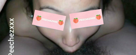 Foto di nudo di fuga di OnlyFans di Peechezxxx