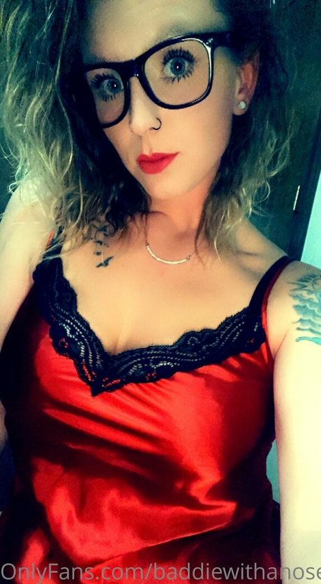Foto di nudo di fuga di OnlyFans di Baddiewithanosering