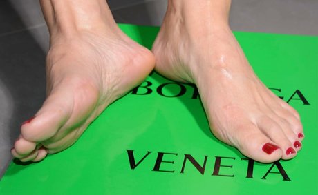 Foto di nudo di fuga di OnlyFans di Feetandmore66