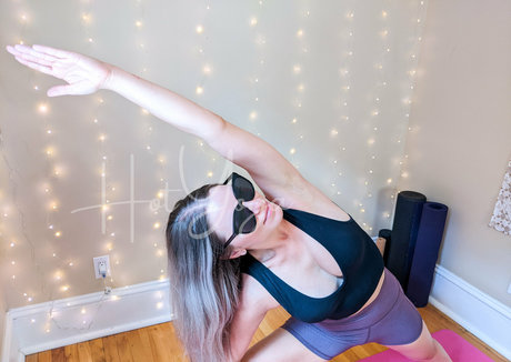 Foto di nudo di fuga di OnlyFans di Hotyoga