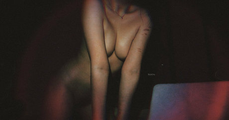 Foto di nudo di fuga di OnlyFans di Muieru