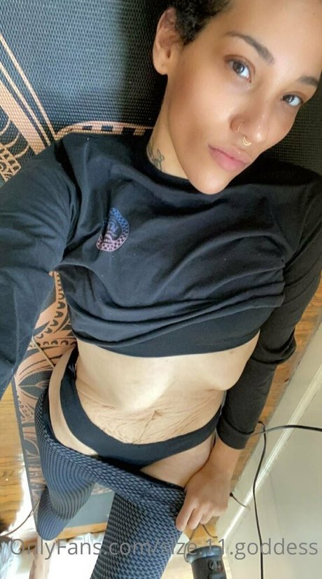Foto di nudo di fuga di OnlyFans di Size11goddess