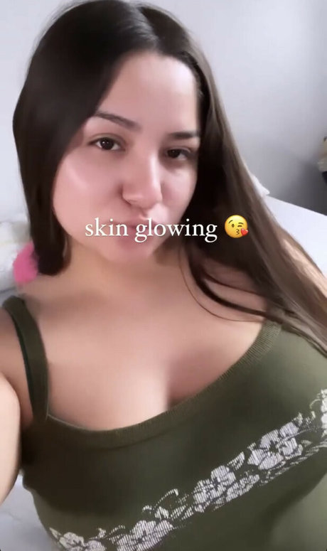 Foto di nudo di fuga di OnlyFans di Mami47