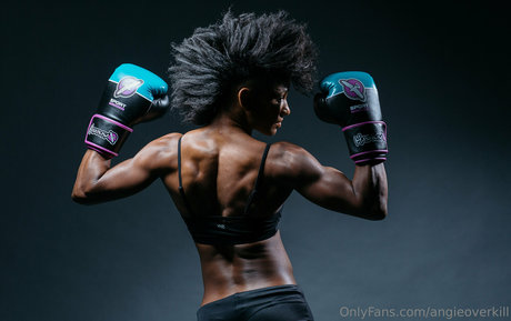 Foto di nudo di fuga di OnlyFans di Angieoverkill