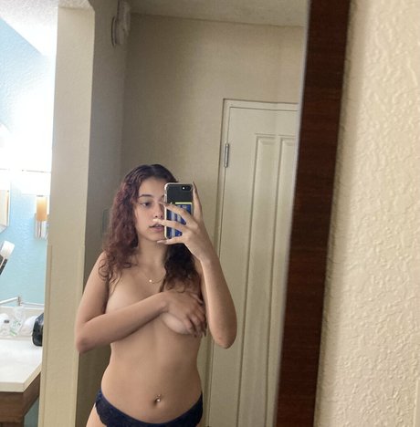 Foto di nudo di fuga di OnlyFans di Mollycreamss