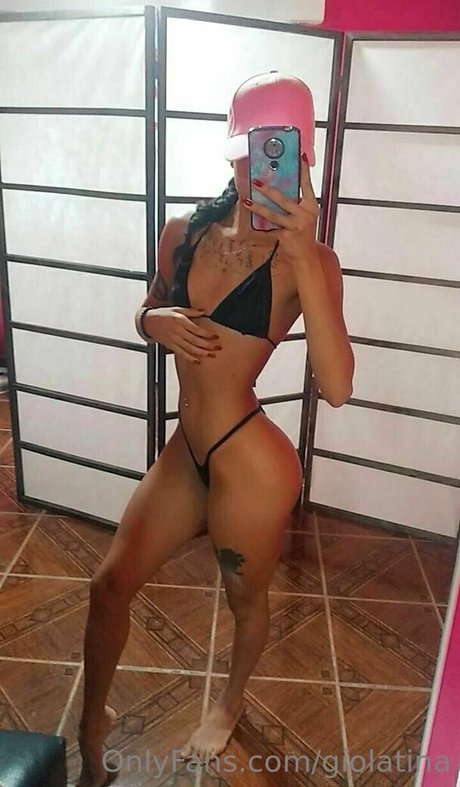 Foto di nudo di fuga di OnlyFans di Giolatina