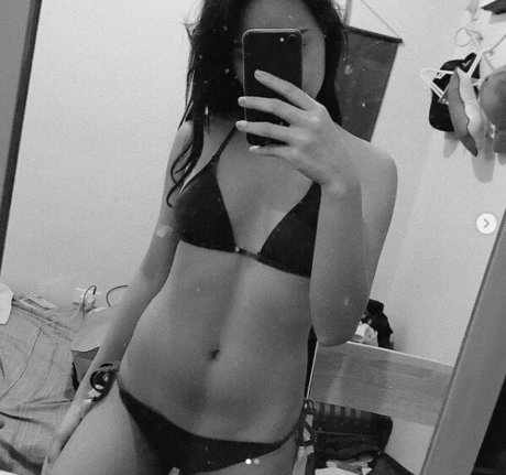 Foto di nudo di fuga di OnlyFans di Mika Daime