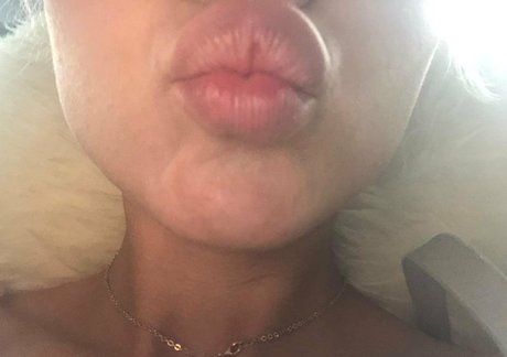 Foto di nudo di fuga di OnlyFans di Julianawantsromeo
