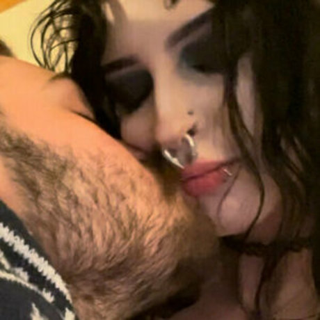 Foto di nudo di fuga di OnlyFans di Dollyhorror