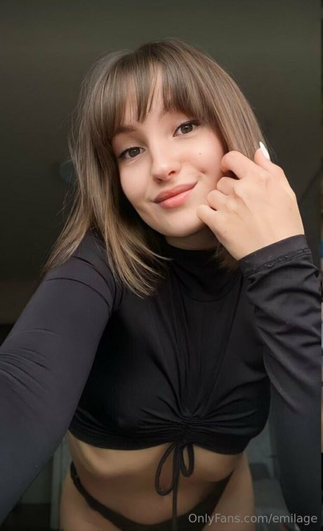 Foto di nudo di fuga di OnlyFans di Emilage