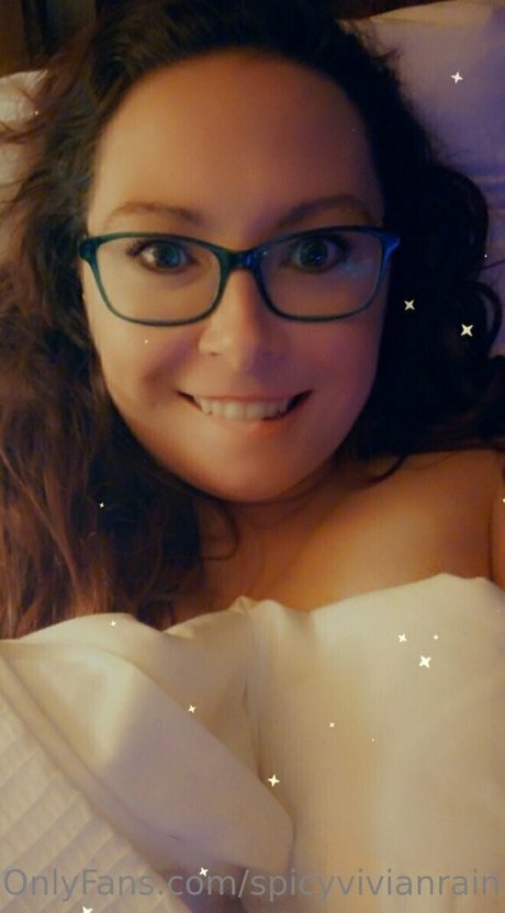 Foto di nudo di fuga di OnlyFans di Spicyvivianrain