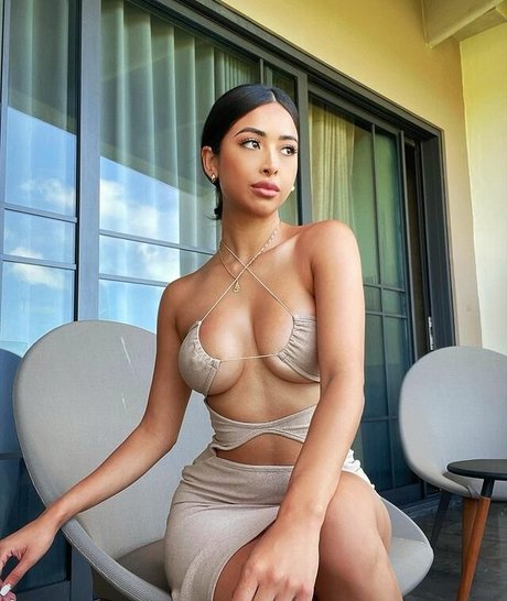 Foto di nudo di fuga di OnlyFans di Enelly Urzua