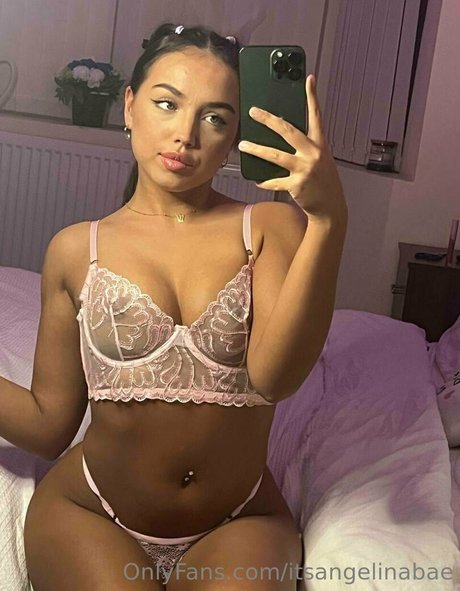 Foto di nudo di fuga di OnlyFans di Itsangelinabae