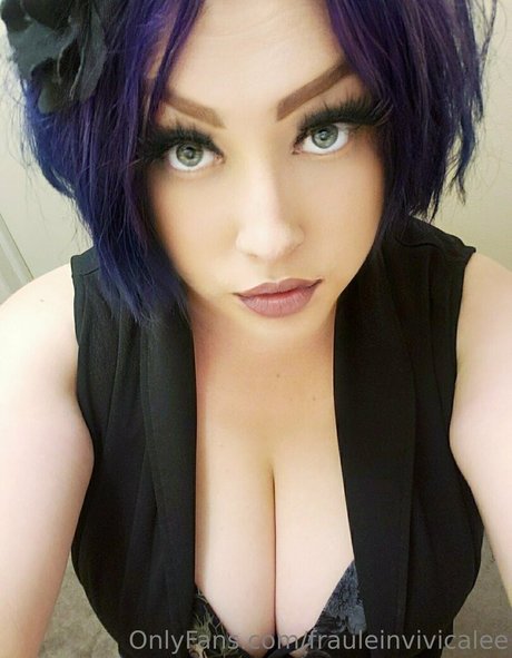 Foto di nudo di fuga di OnlyFans di Frauleinvivicalee